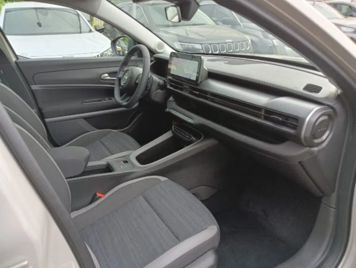 Jeep Avenger nuova a Brescia (16)