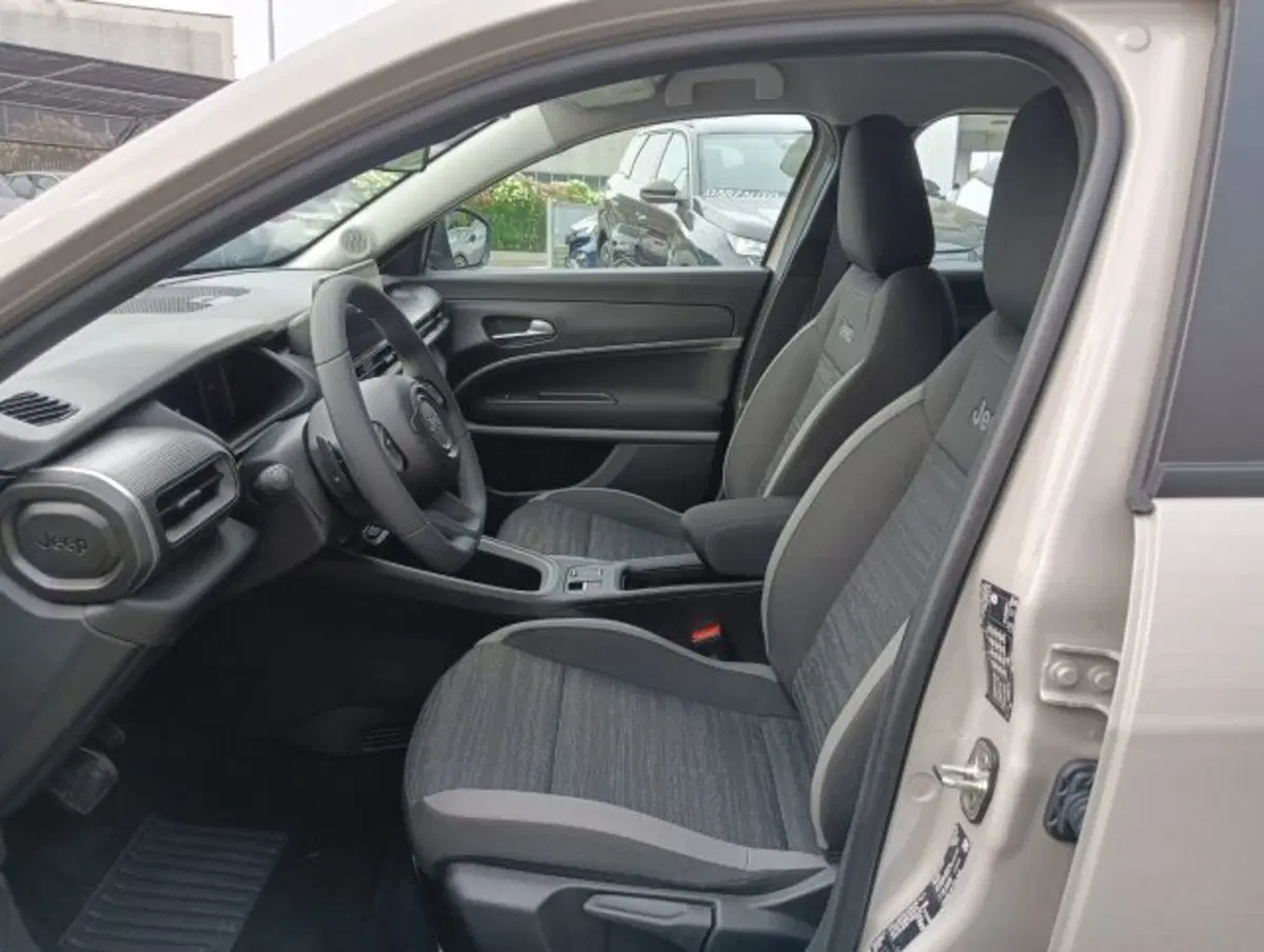 Jeep Avenger nuova a Brescia (9)