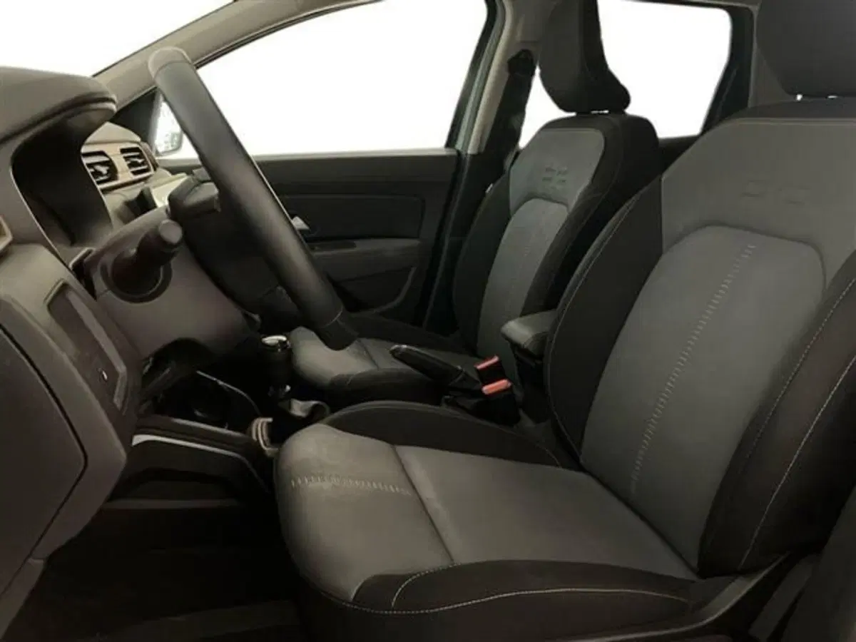 Dacia Duster usata a Como (10)