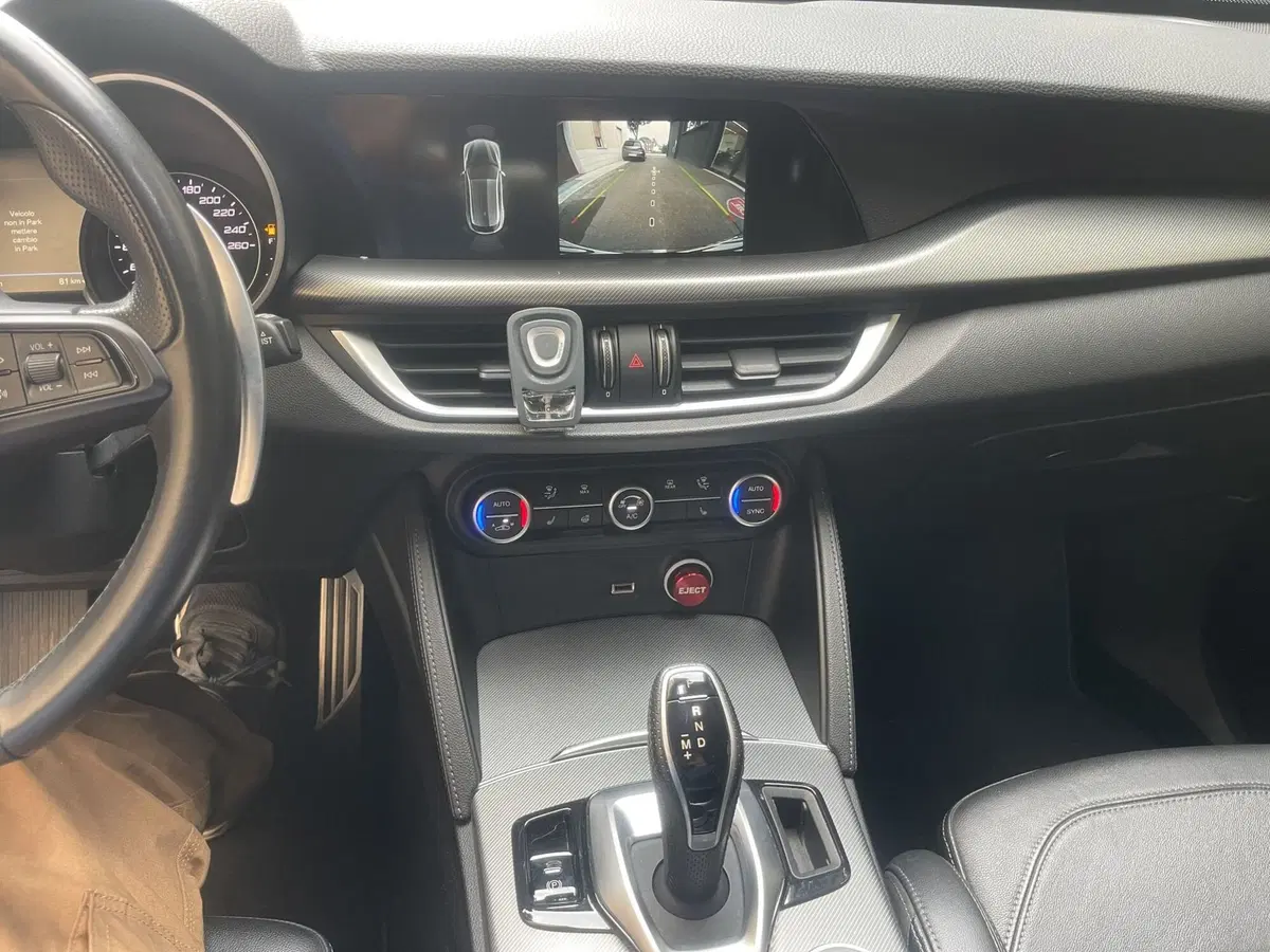 Alfa Romeo Stelvio usata a Bologna (11)