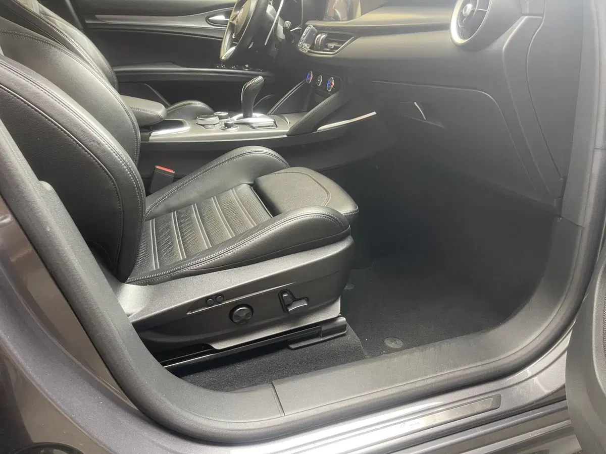 Alfa Romeo Stelvio usata a Bologna (14)