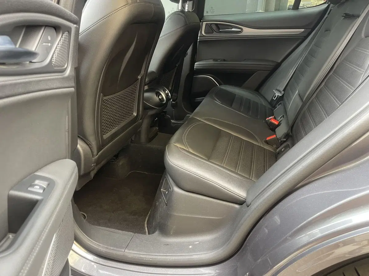 Alfa Romeo Stelvio usata a Bologna (15)