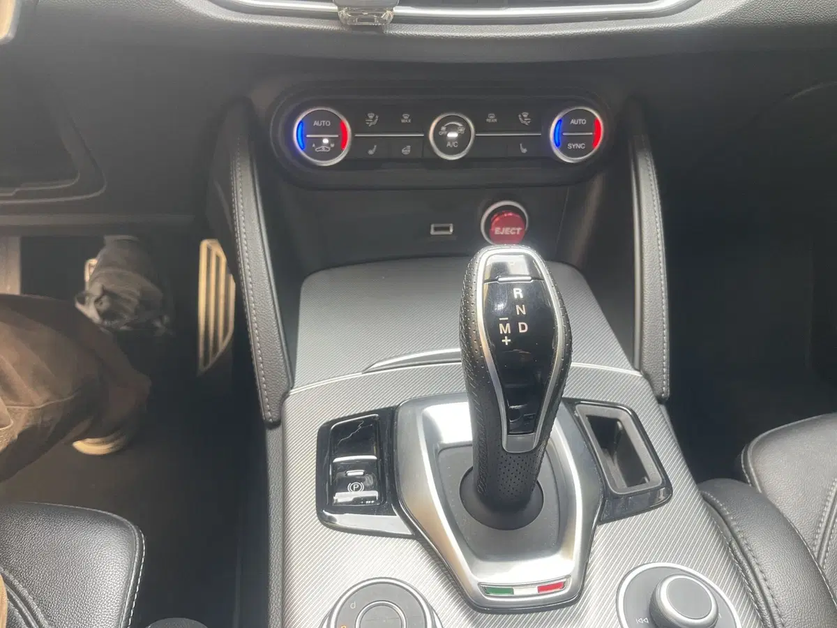 Alfa Romeo Stelvio usata a Bologna (7)