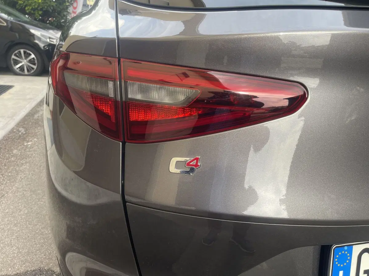 Alfa Romeo Stelvio usata a Bologna (9)