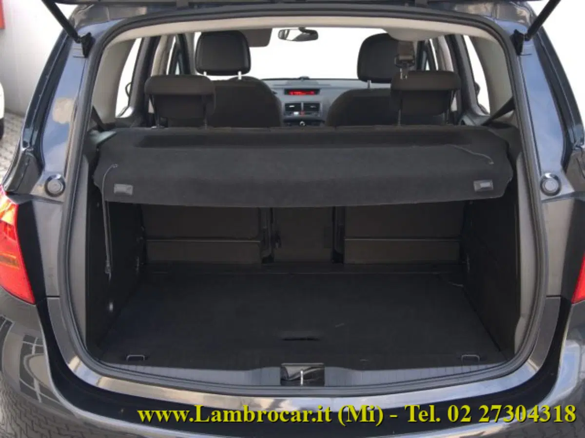 Opel Meriva usata a Milano (10)