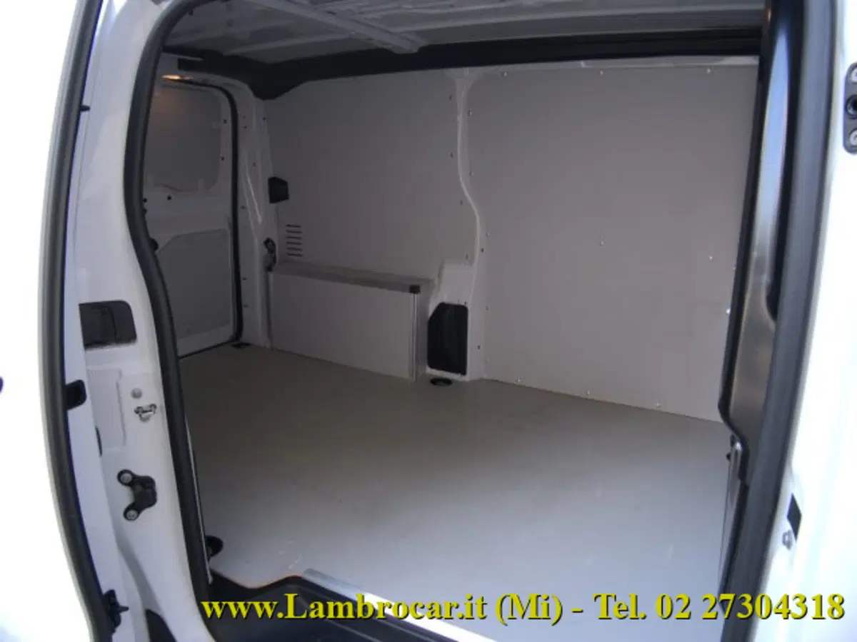 Opel Vivaro Furgone usata a Milano (11)