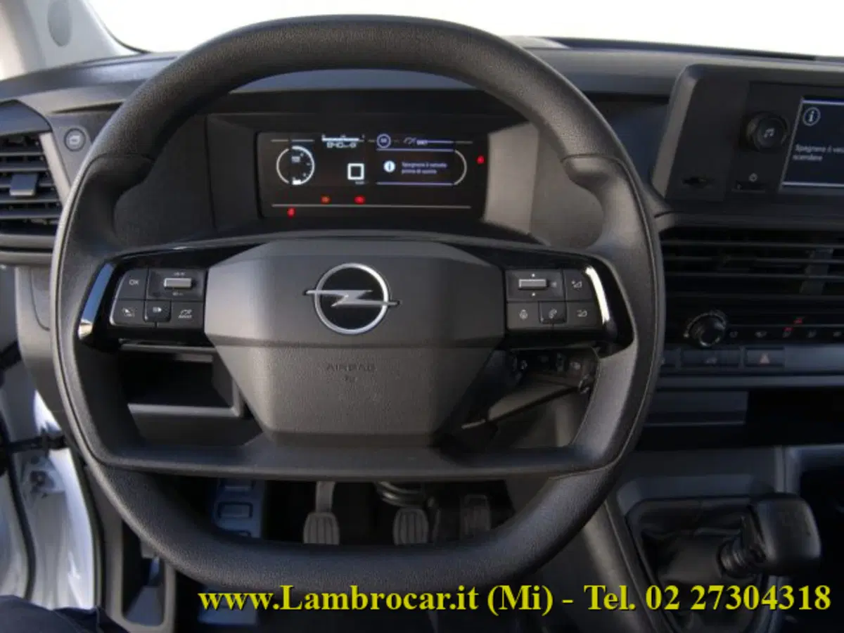 Opel Vivaro Furgone usata a Milano (4)