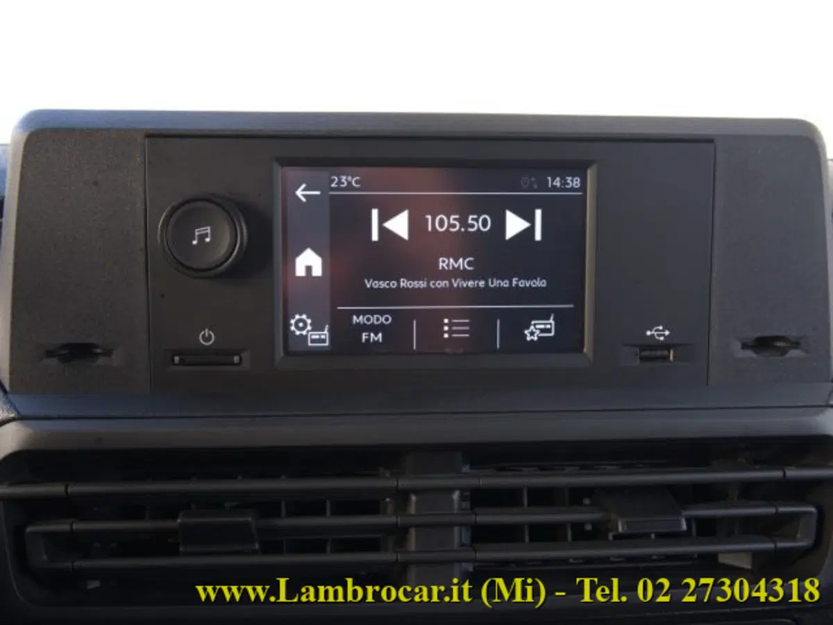 Opel Vivaro Furgone usata a Milano (6)