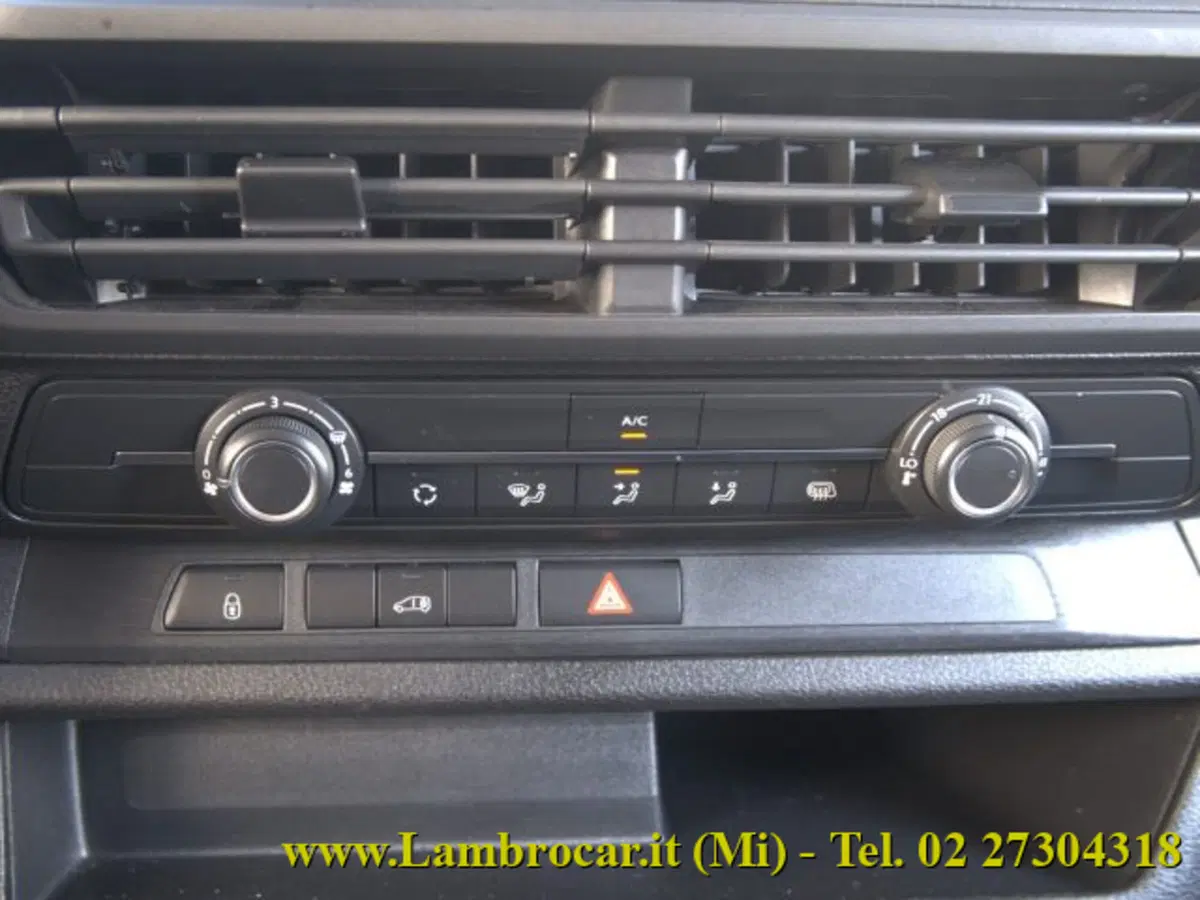 Opel Vivaro Furgone usata a Milano (7)