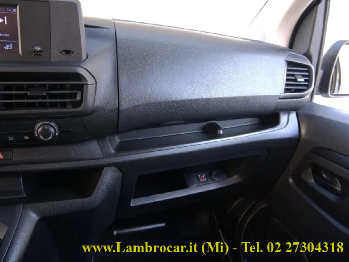Opel Vivaro Furgone usata a Milano (8)