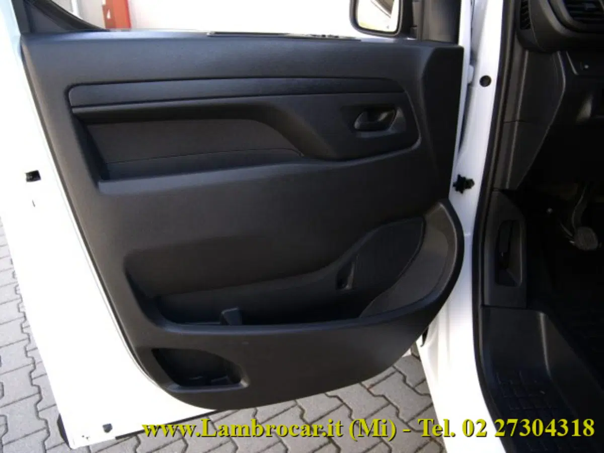 Opel Vivaro Furgone usata a Milano (9)