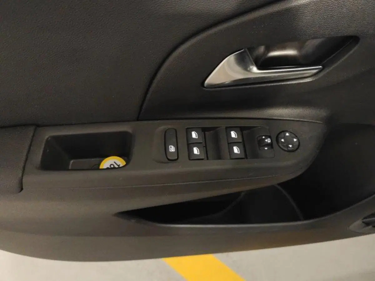 Opel Corsa usata a Genova (12)