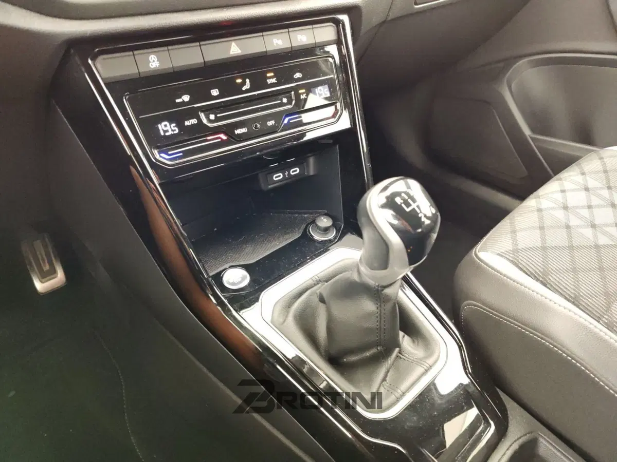 Volkswagen T-Roc usata a Massa-Carrara (12)