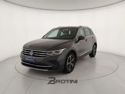 Volkswagen Tiguan 2.0 tdi Elegance 150cv dsg del 2023 usata a Massa