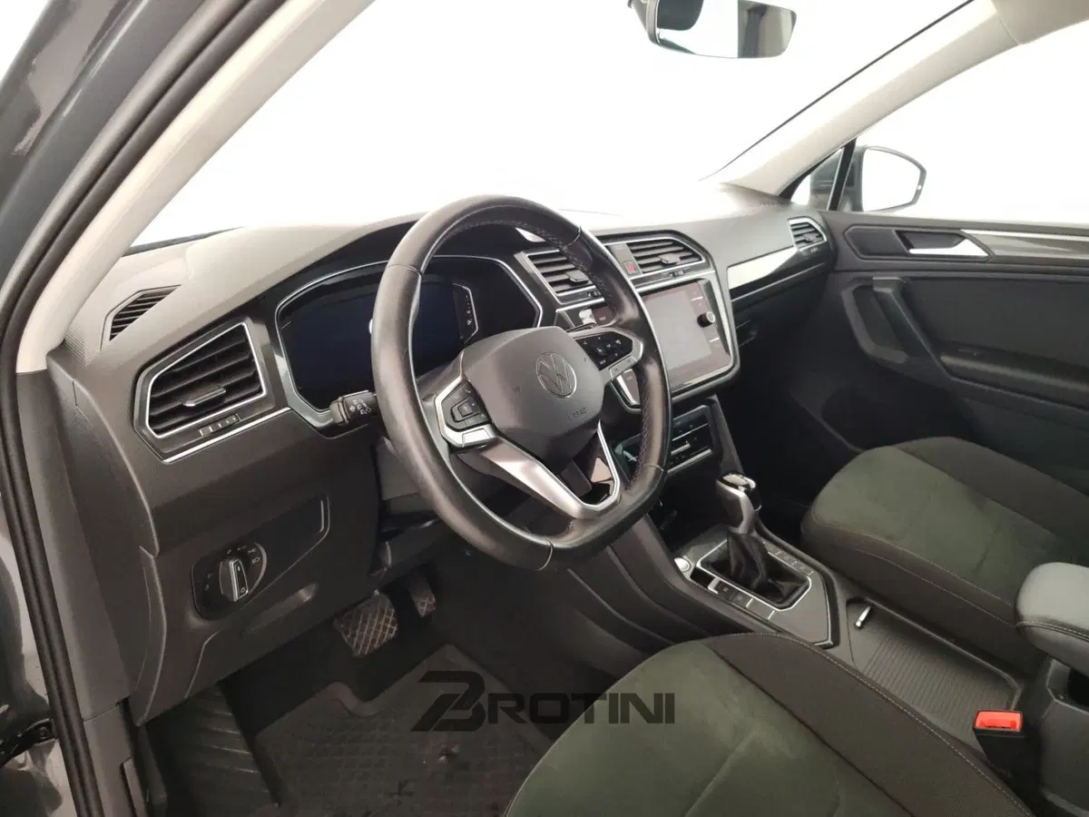 Volkswagen Tiguan usata a Massa-Carrara (8)