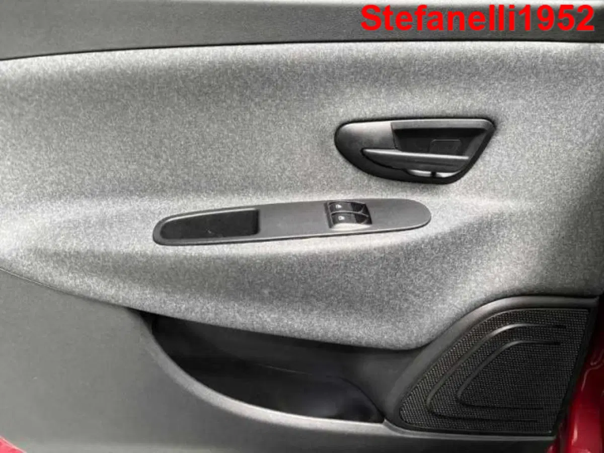 Lancia Ypsilon usata a Bologna (10)