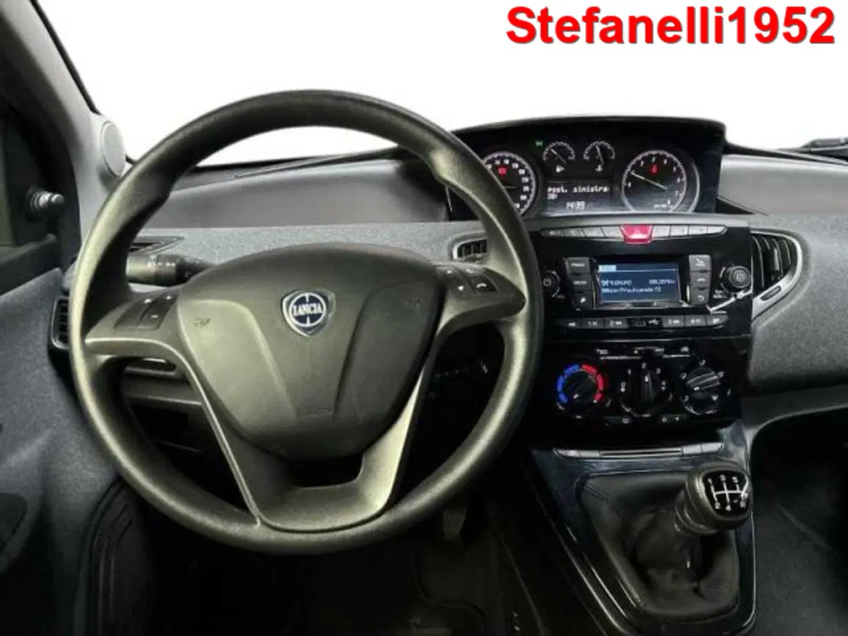 Lancia Ypsilon usata a Bologna (14)