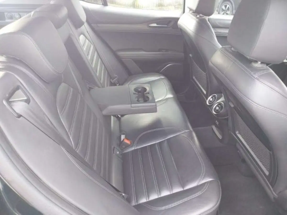 Alfa Romeo Stelvio usata a Firenze (14)