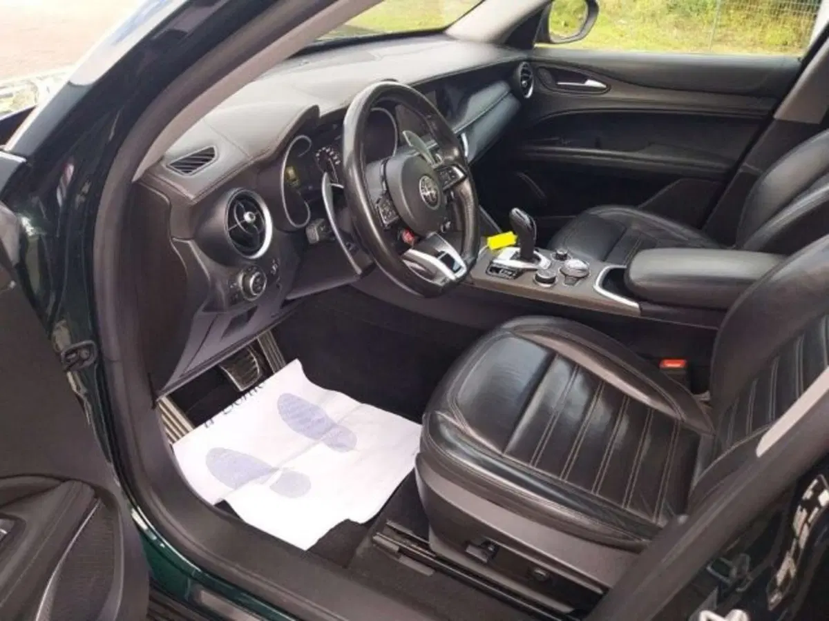 Alfa Romeo Stelvio usata a Firenze (7)