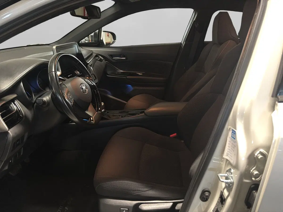Toyota Toyota C-HR usata a Genova (9)