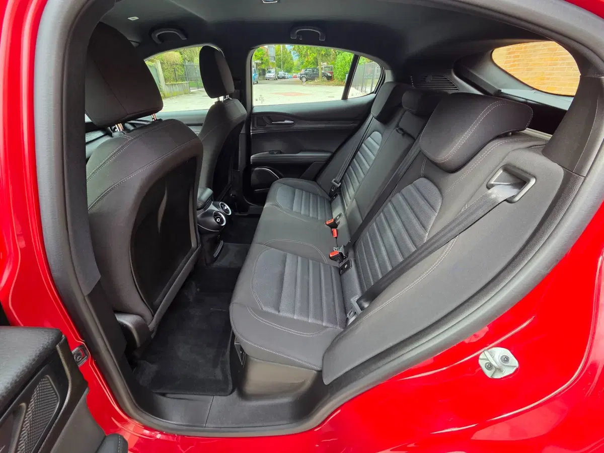 Alfa Romeo Stelvio usata a Torino (12)