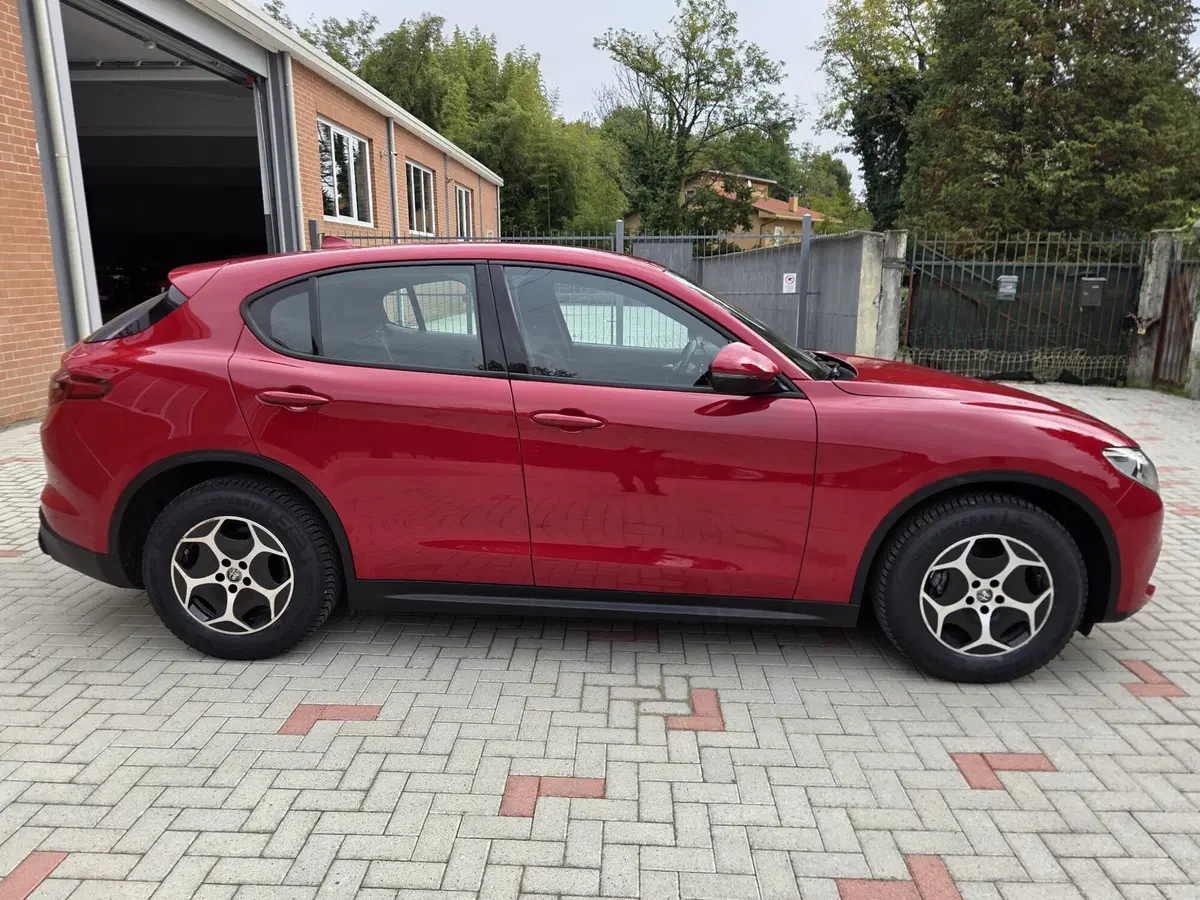 Alfa Romeo Stelvio usata a Torino (13)