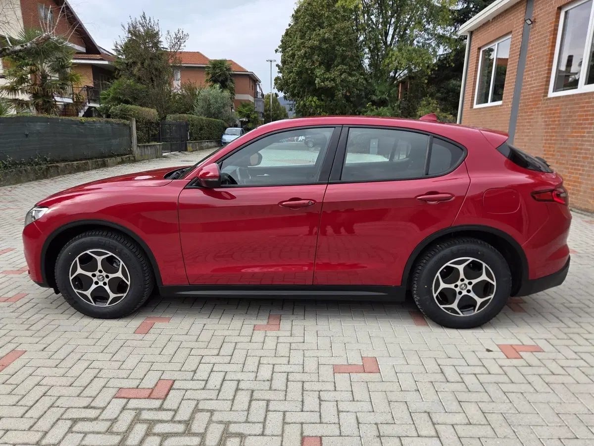 Alfa Romeo Stelvio usata a Torino (14)