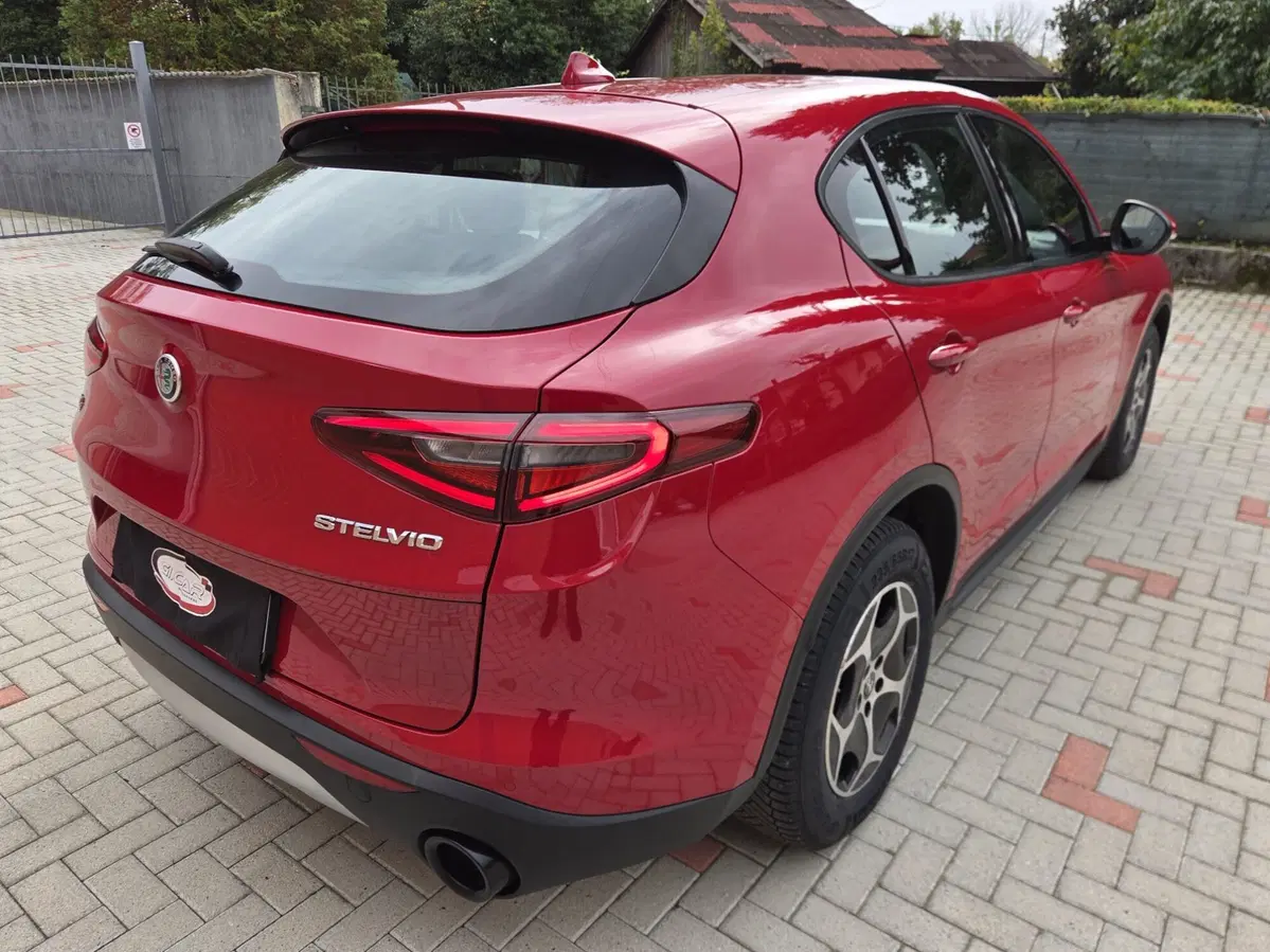 Alfa Romeo Stelvio usata a Torino (3)