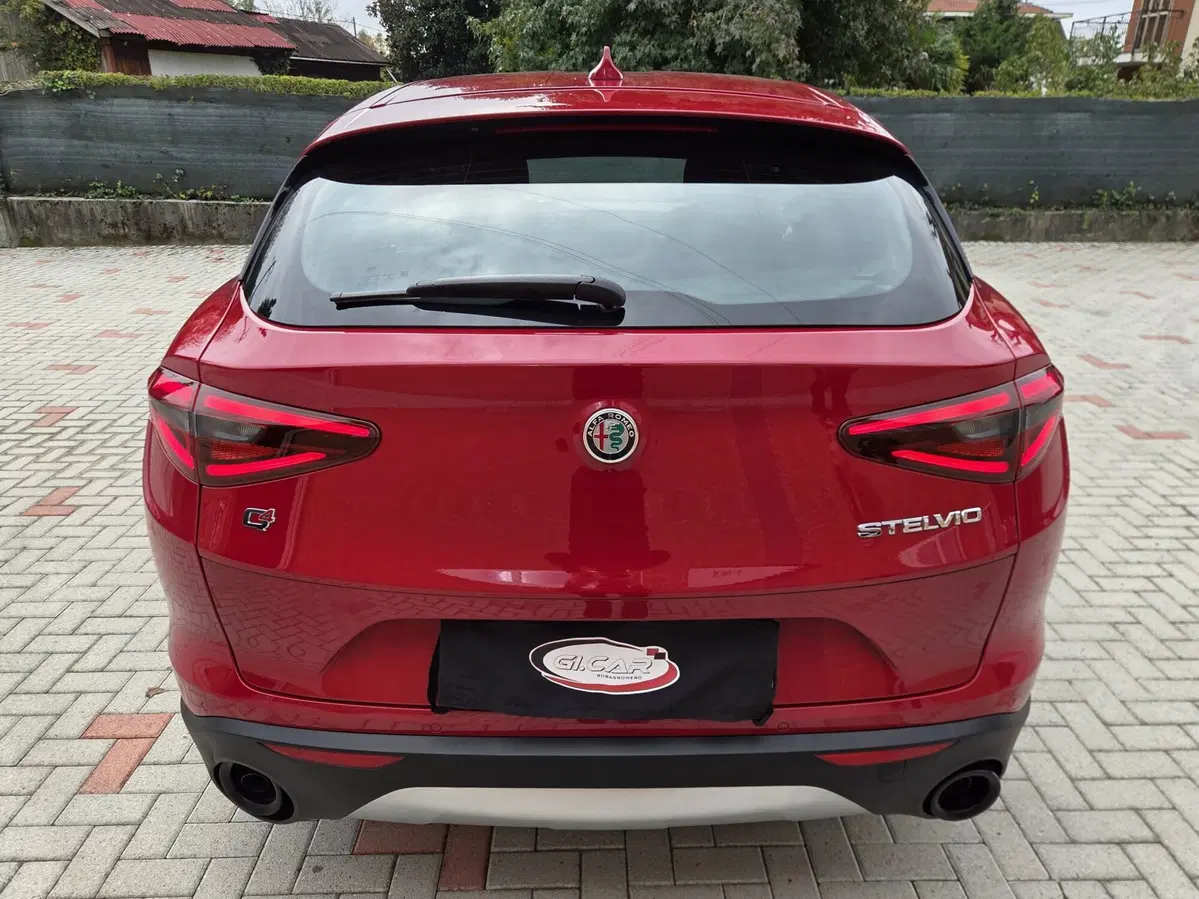 Alfa Romeo Stelvio usata a Torino (6)