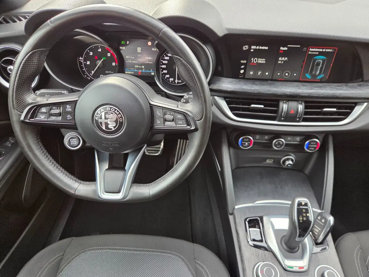 Alfa Romeo Stelvio usata a Torino (8)