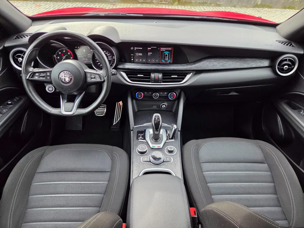 Alfa Romeo Stelvio usata a Torino (9)