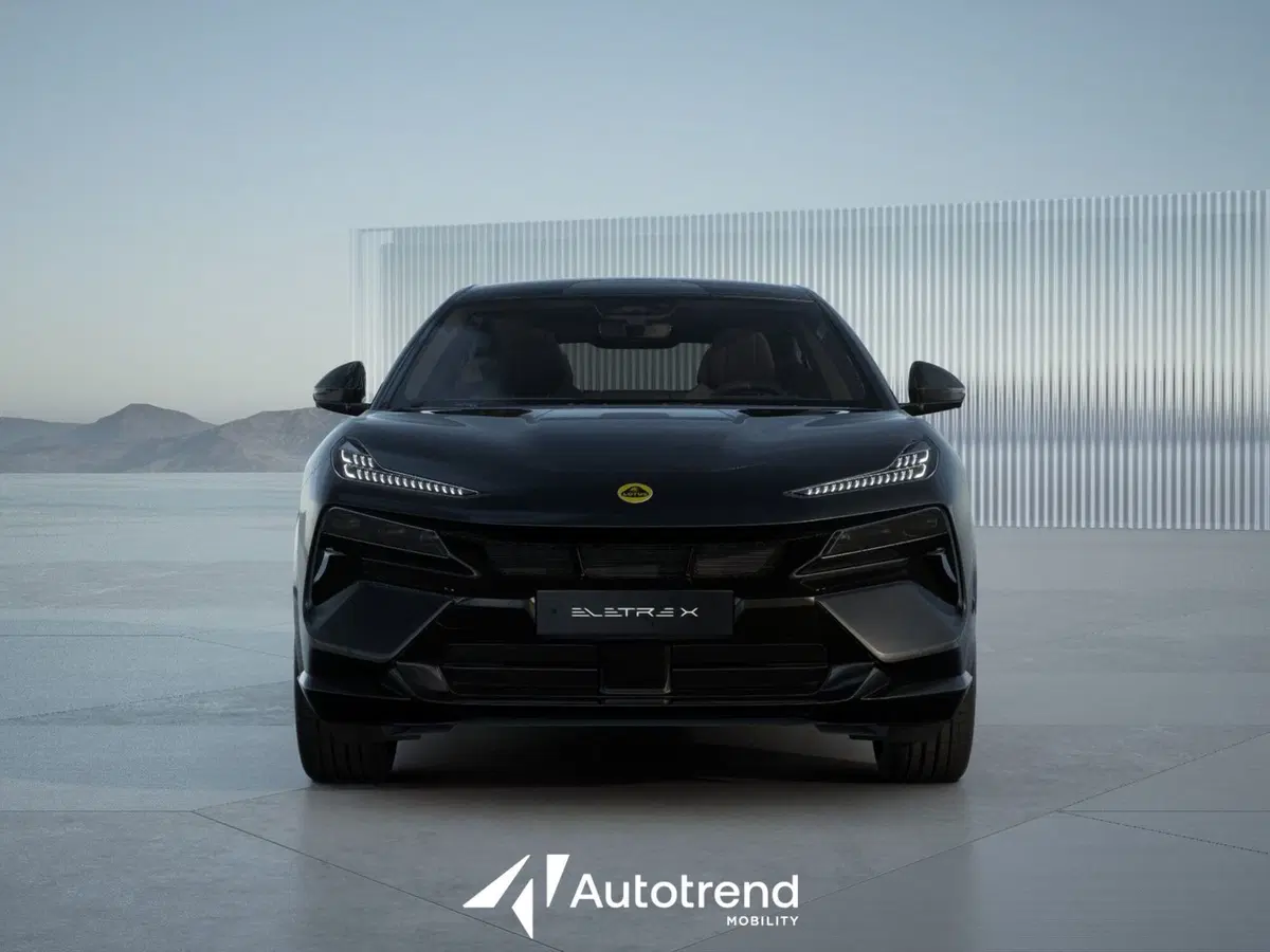 Lotus Eletre nuova a Bari (2)