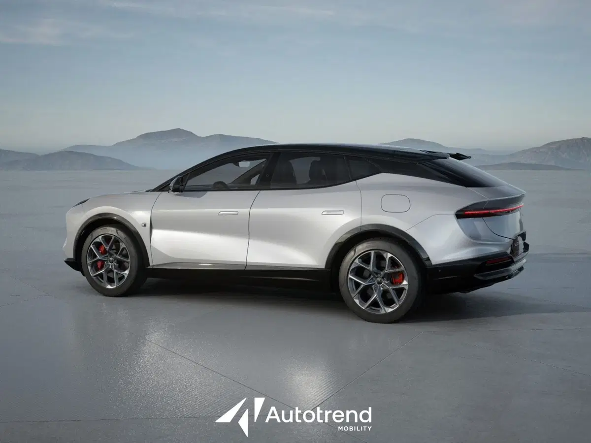 Lotus Eletre nuova a Bari (9)