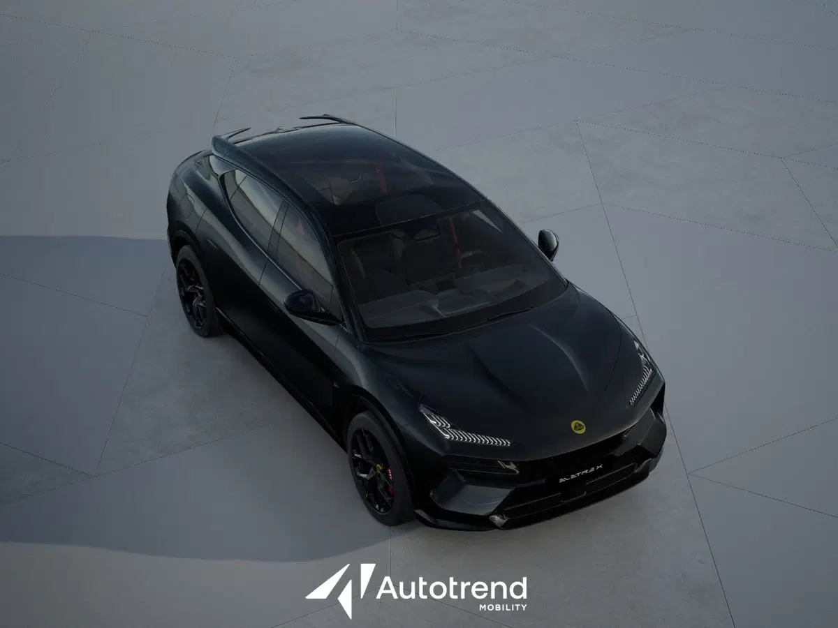 Lotus Eletre nuova a Bari (4)
