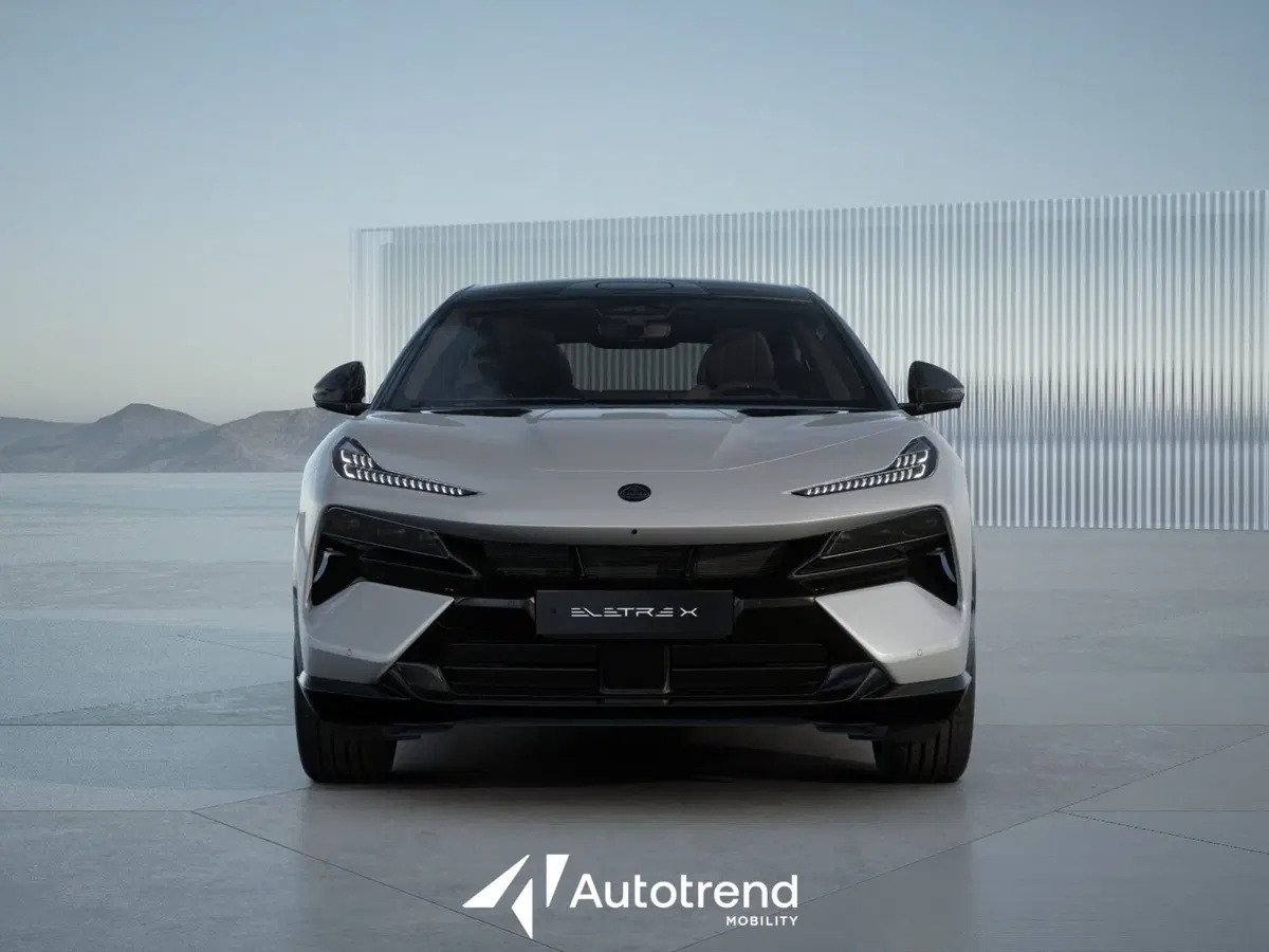 Lotus Eletre nuova a Bari (2)