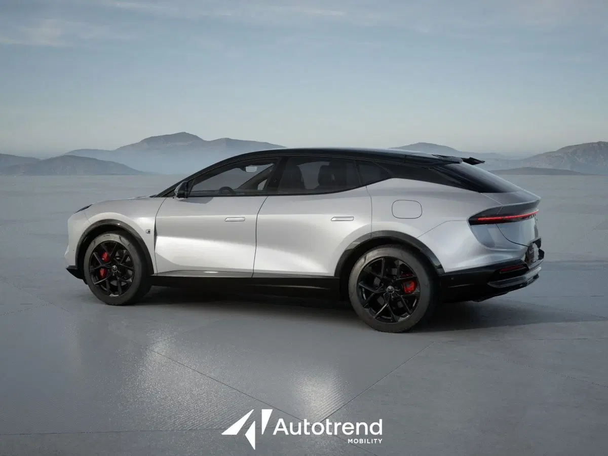 Lotus Eletre nuova a Bari (9)