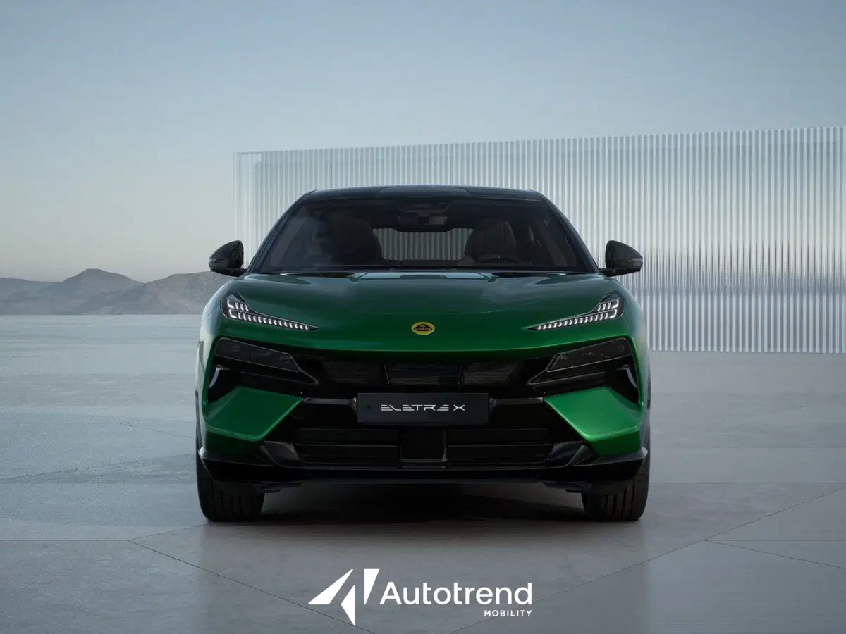 Lotus Eletre nuova a Bari (2)