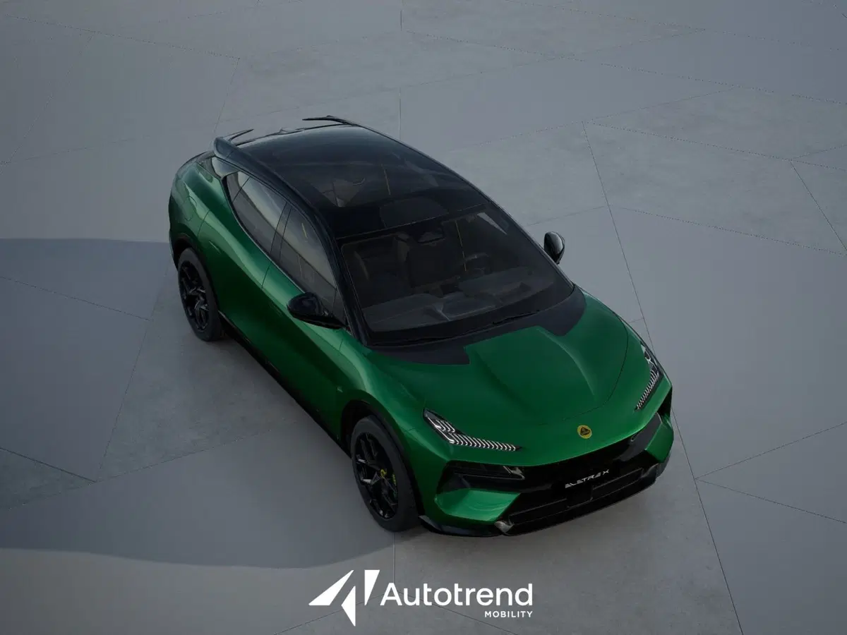 Lotus Eletre nuova a Bari (4)