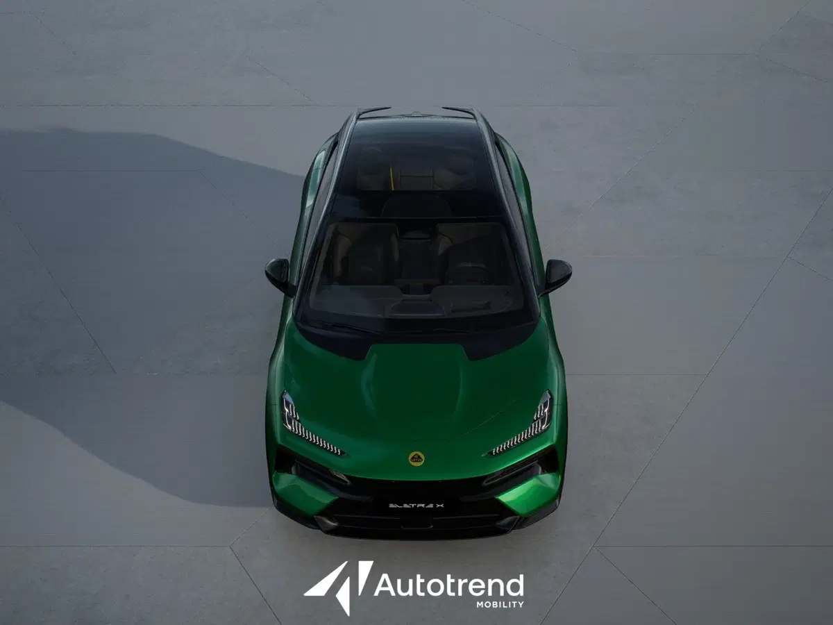 Lotus Eletre nuova a Bari (5)