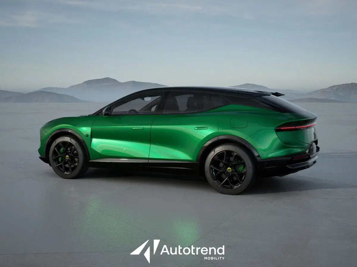 Lotus Eletre nuova a Bari (9)