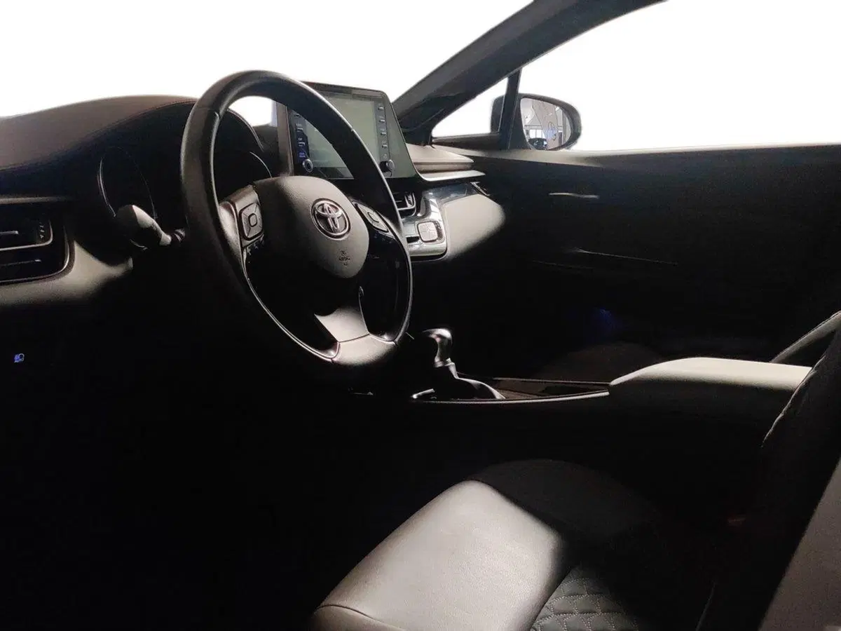 Toyota Toyota C-HR usata a Milano (8)