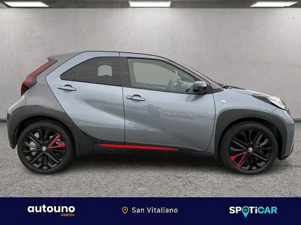 Toyota Aygo X nuova a Napoli (6)