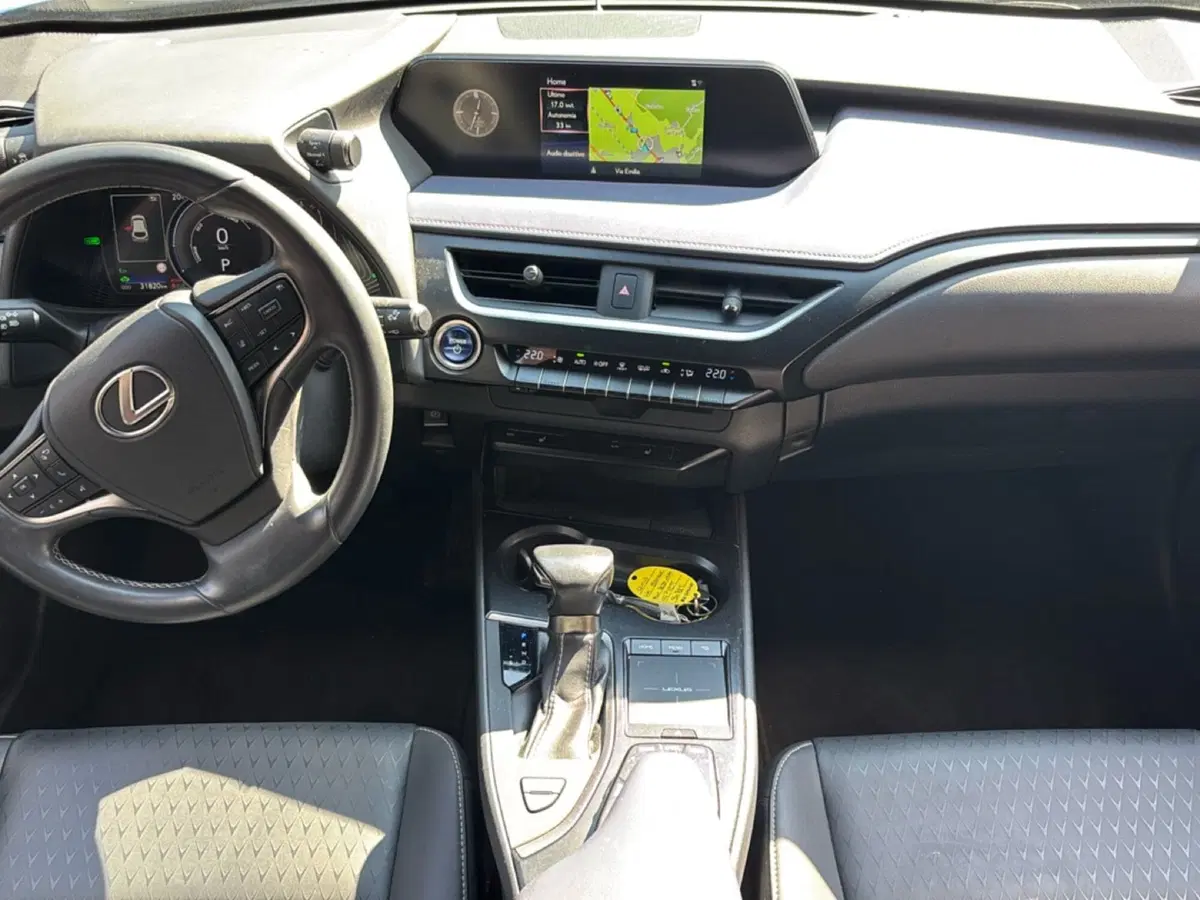 Lexus UX usata a Bologna (10)