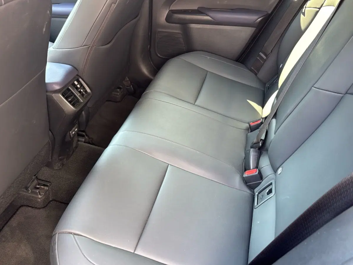 Lexus UX usata a Bologna (9)
