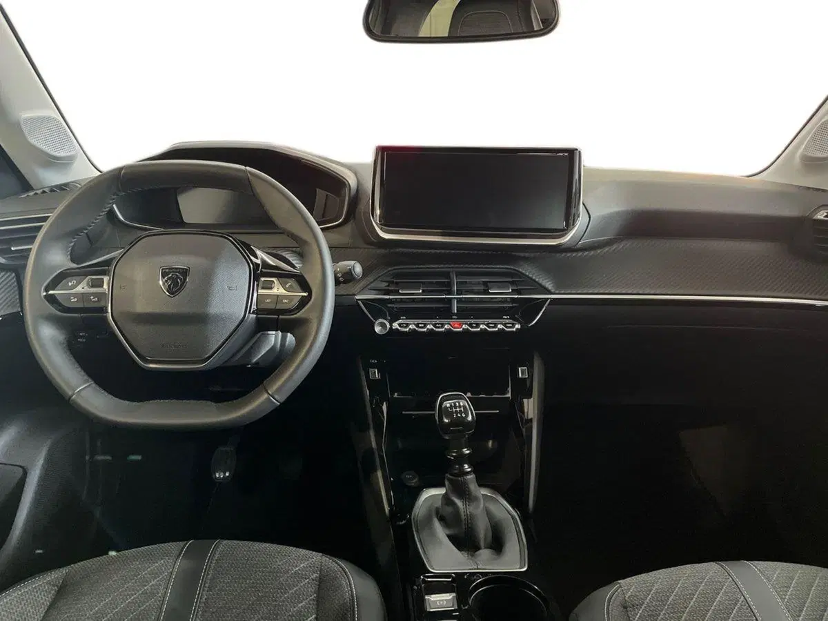Peugeot 208 usata a Bari (8)