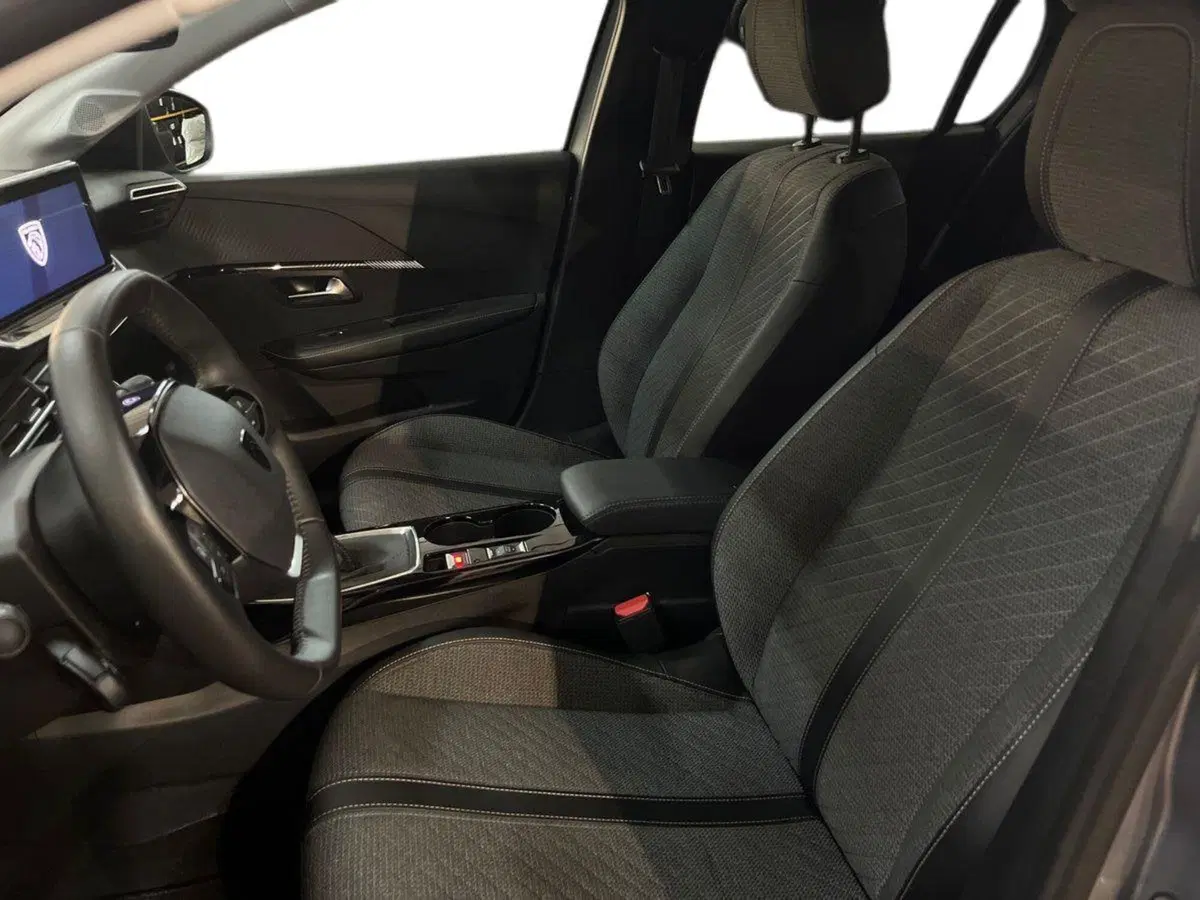 Peugeot 208 usata a Bari (7)