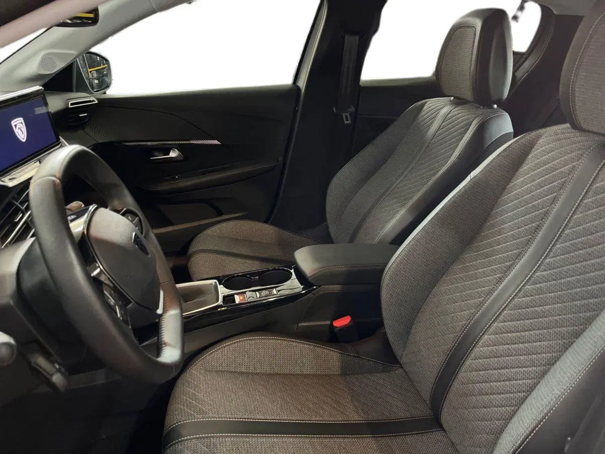 Peugeot 208 usata a Bari (7)