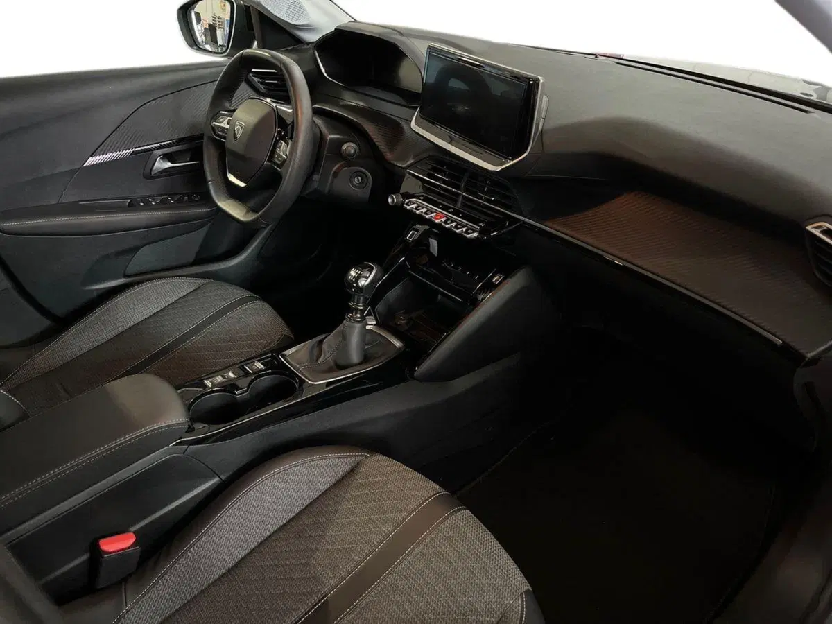 Peugeot 208 usata a Bari (9)