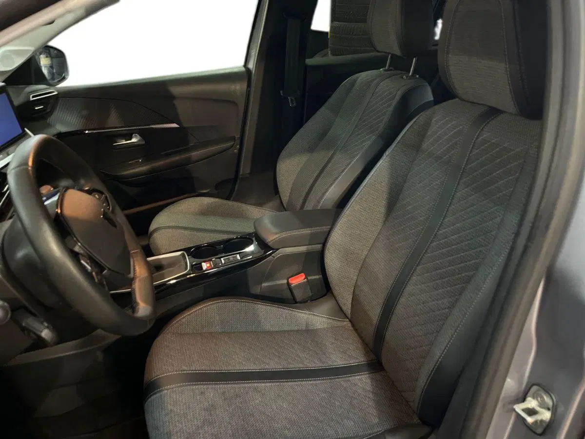 Peugeot 208 usata a Bari (7)