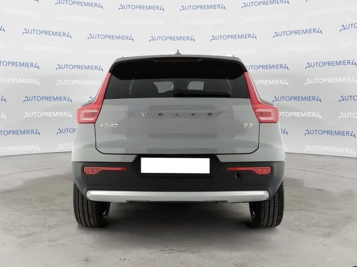 Volvo XC40 nuova a Como (4)